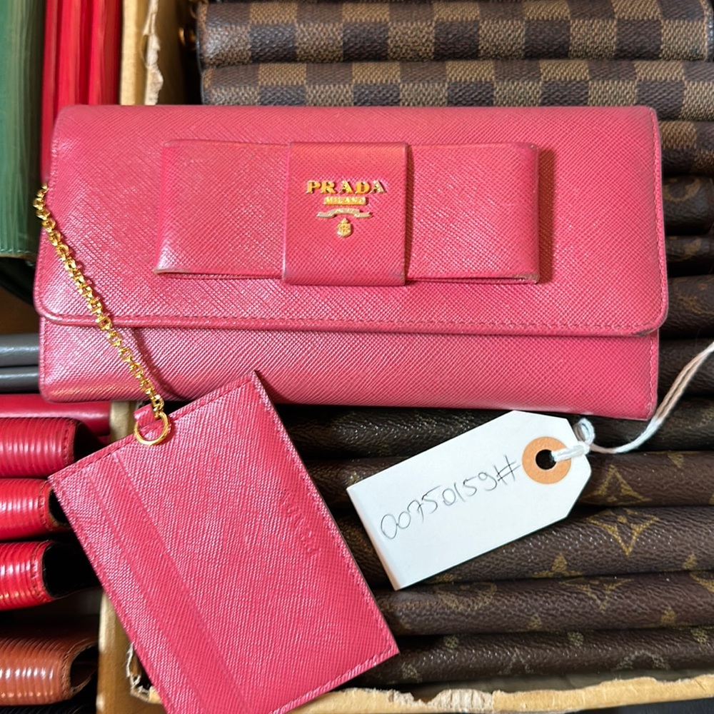 00750159# prada pink long wallet comes with card holder